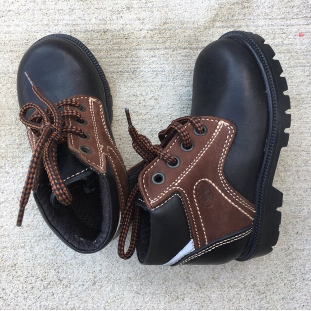 NWB!  HOKSY Boys Fall/Winter Boots - Size 7(US)